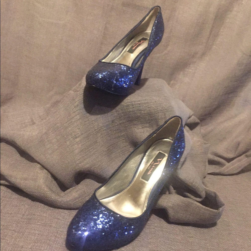 NWOT Dazzling Navy Blue Heels
